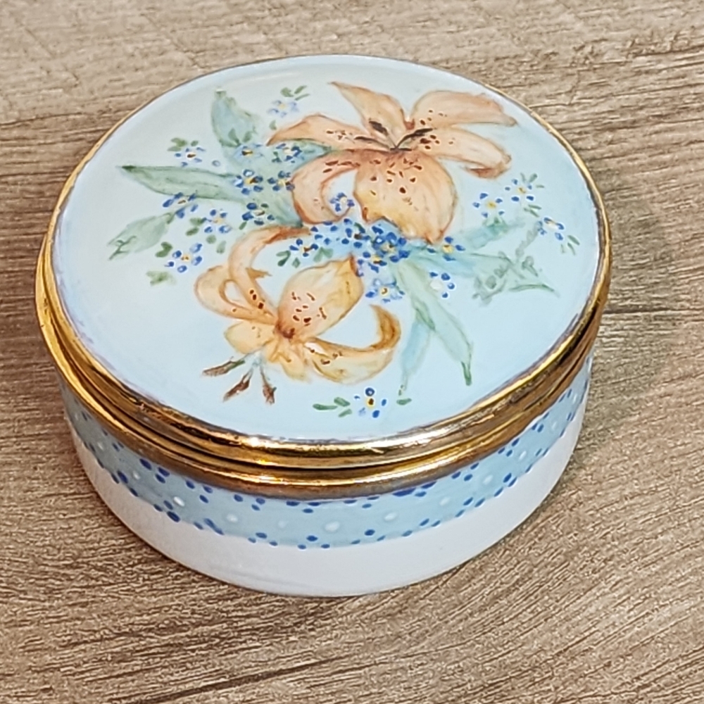 Antique Hand Painted Signed Round Porcelain Trinket Box Floral Day Lilies Relief